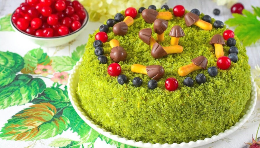 Зелений торт зі шпинатом та вершковим кремом
