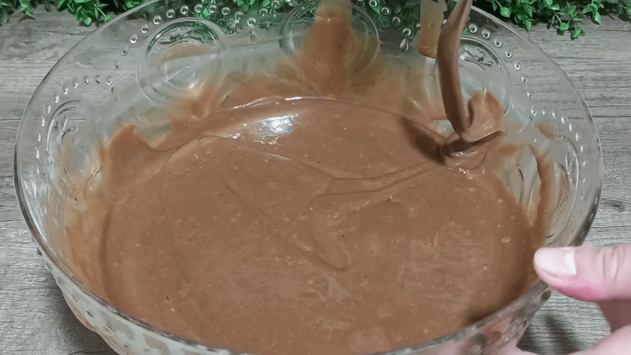 Рецепт швидкого шоколадного торта з цікавою пропиткою