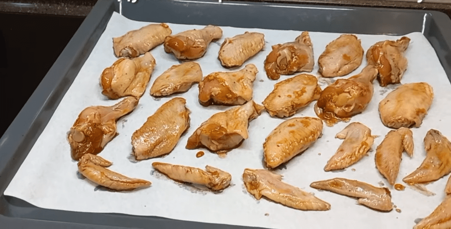 Рецепт пікантних курячих крилець у медовому соусі