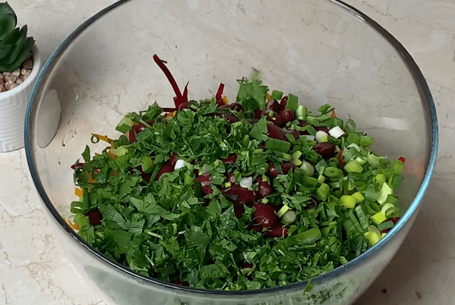 Рецепт соковитого і смачного салату з буряка