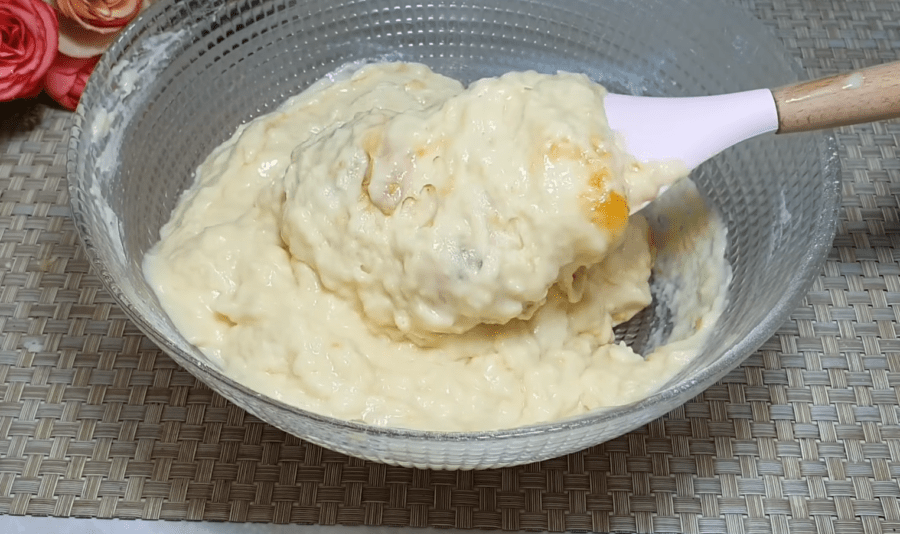Рецепт смачного і вологого пирога з варення і кефіру