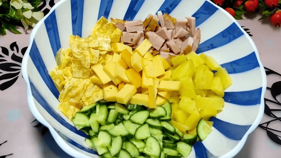 Рецепт смачного і оригінального салату з куркою без майонезу