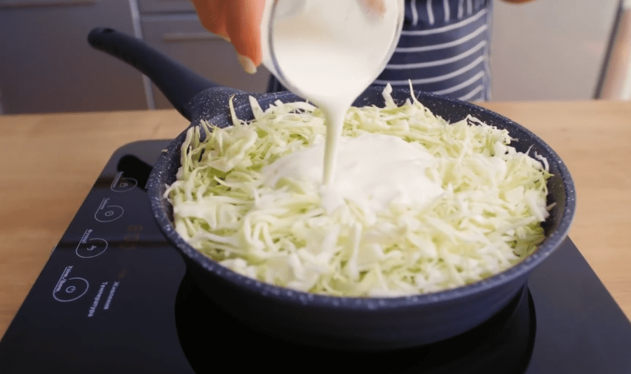 Рецепт тушкованої капусти з кефіром і прянощами