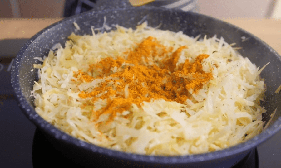 Рецепт тушкованої капусти з кефіром і прянощами