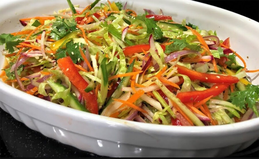 Цибулевий салат зі смаженими овочами
