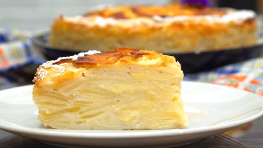 Рецепт ніжного яблучного пирога: мінімум тіста і багато начинки