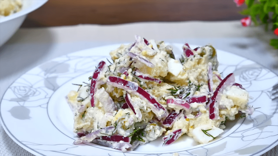Рецепт швейцарського салату з картоплею та цибулею