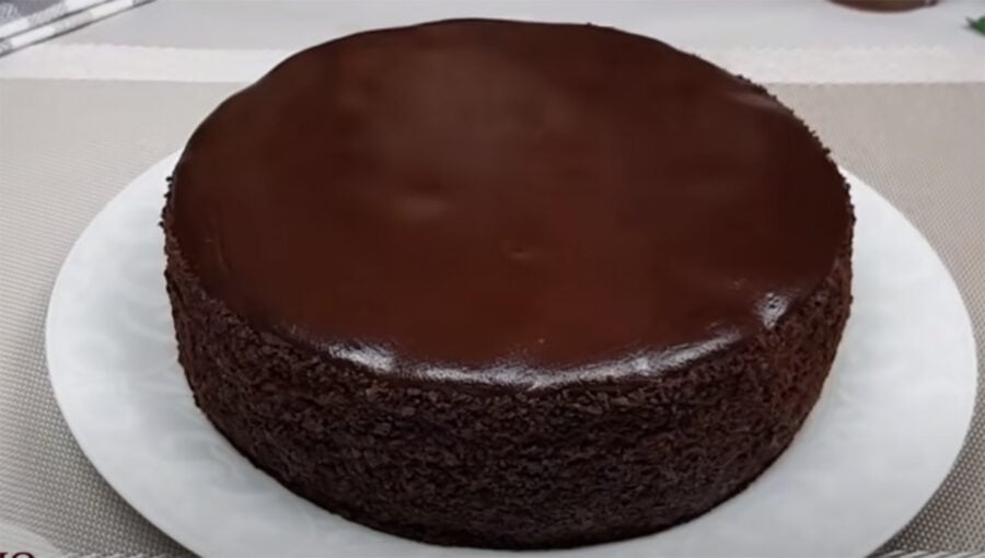Шоколадний торт Пряна вишня
