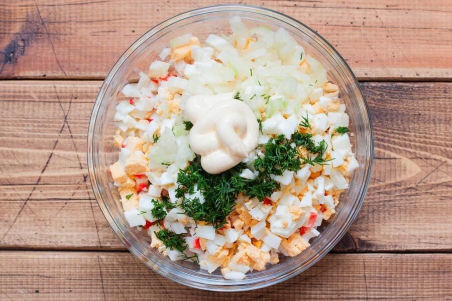 Кулінари розповіли, як насправді потрібно готувати Крабовий салат – без додавання кукурудзи й рису
