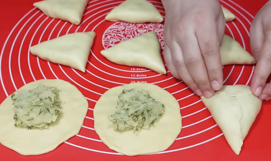 Рецепт швидких смажених пиріжків з картоплею без дріжджів
