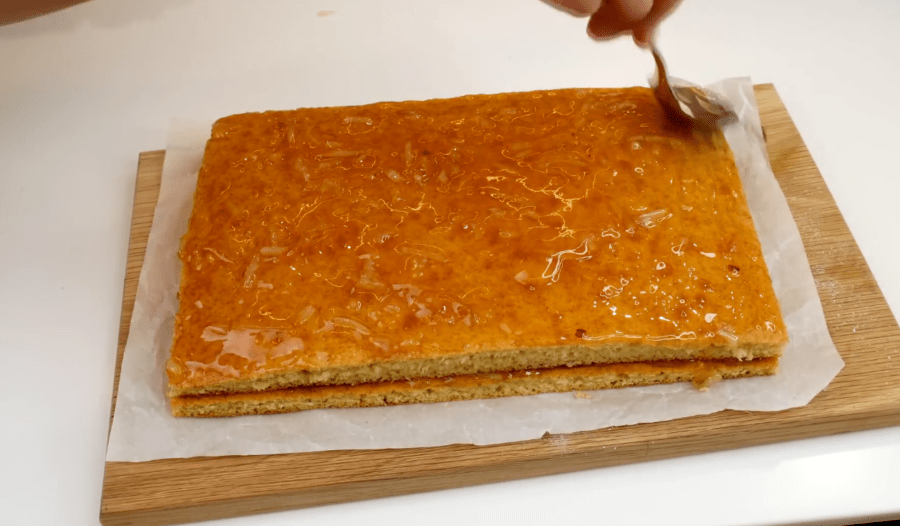 Рецепт пухкого і ніжного пирога з абрикосами до чаю