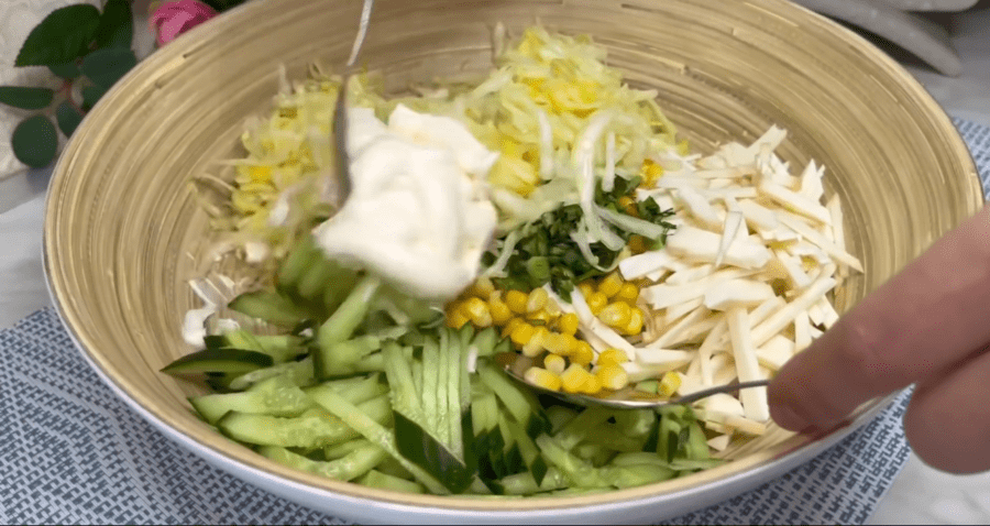 Рецепт нового салату з капусти: дуже смачний і соковитий