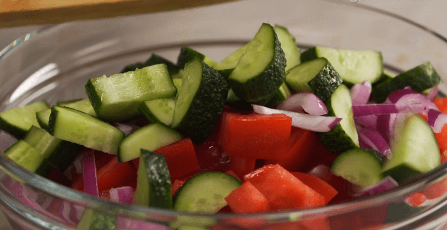 Рецепт смачного грузинського салату з огірків і помідорів