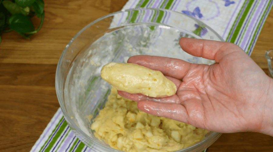  Рецепт пухких і ніжних яблучних пончиків за 5 хвилин