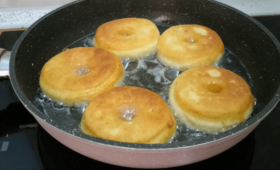Рецепт швидких пончиків на сковороді в домашніх умовах