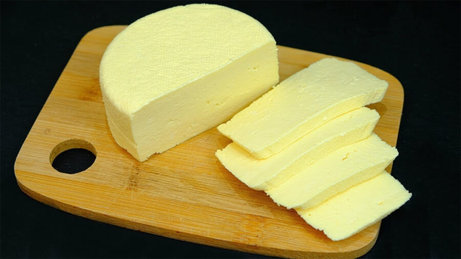 Домашній сир із молока, сметани та яєць