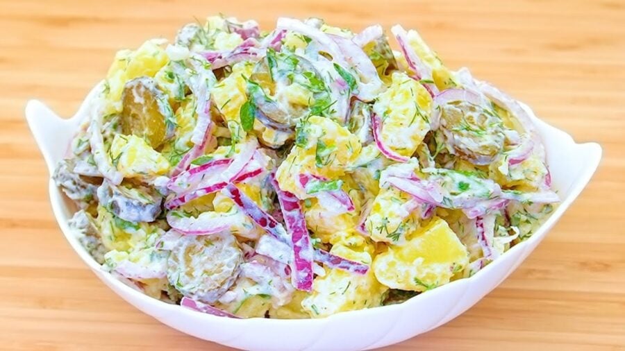 Рецепт салату з картоплі, огірків і цибулі
