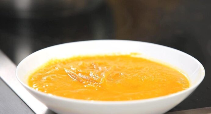 Якщо залишився з зими гарбуз, є ідея, що з нього приготувати: ніжний та вершковий крем-суп за 5 хвилин 