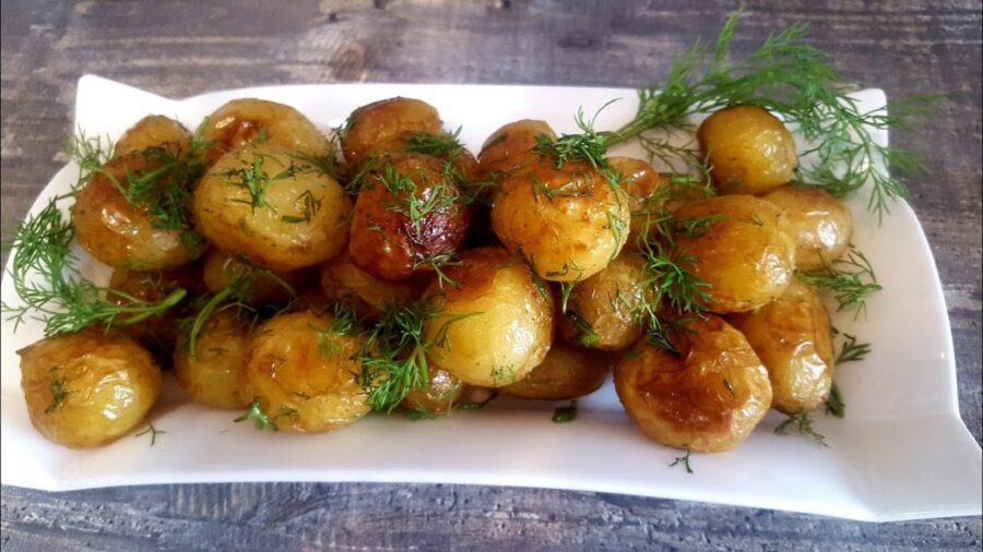 Рецепт смаженої картоплі з кропом і часником: хрумка зовні і ніжна в середині