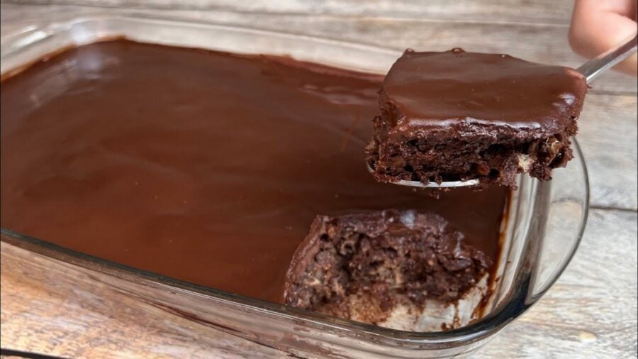 Рецепт смачного і ніжного шоколадного десерту без цукру і борошна