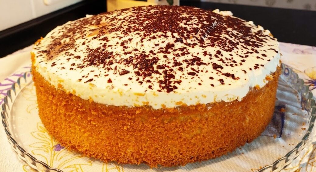 Не рецепт, а золото! Королівський манник на молоці зі сметанним кремом – пишний, вологий і дуже смачний 