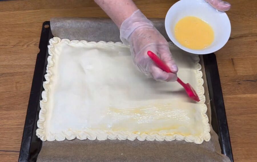 Кулінарна блогерка поділилась рецептом курячого пирога