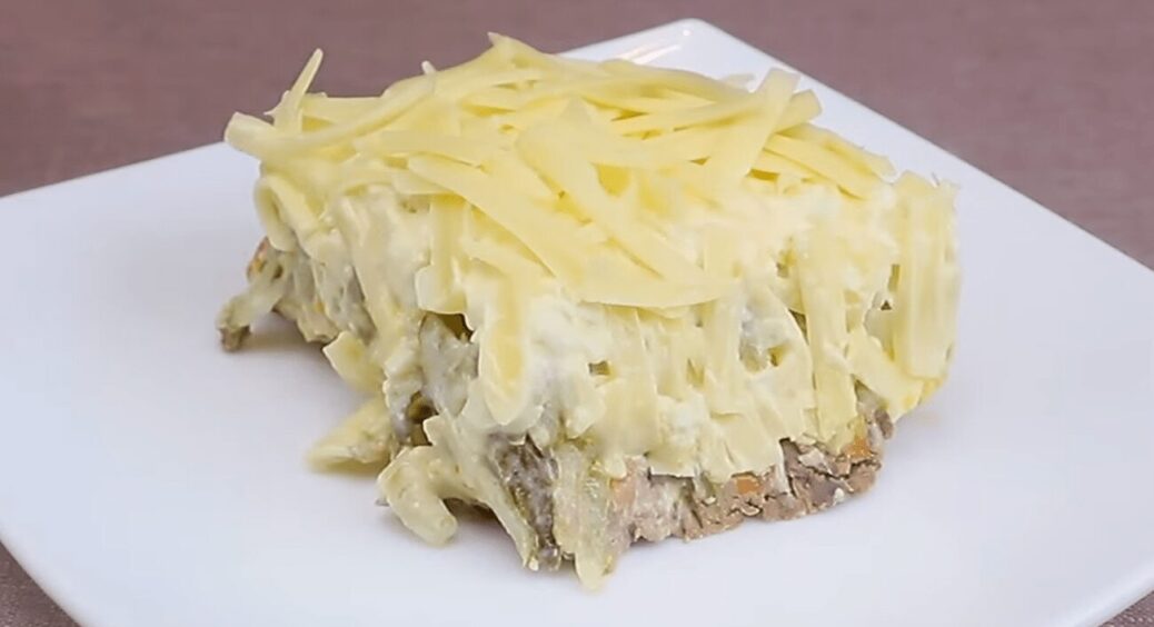 Шаровий салат з курячою печінкою готую постійно й мені не складно, тому що все банальне, окрім результату 
