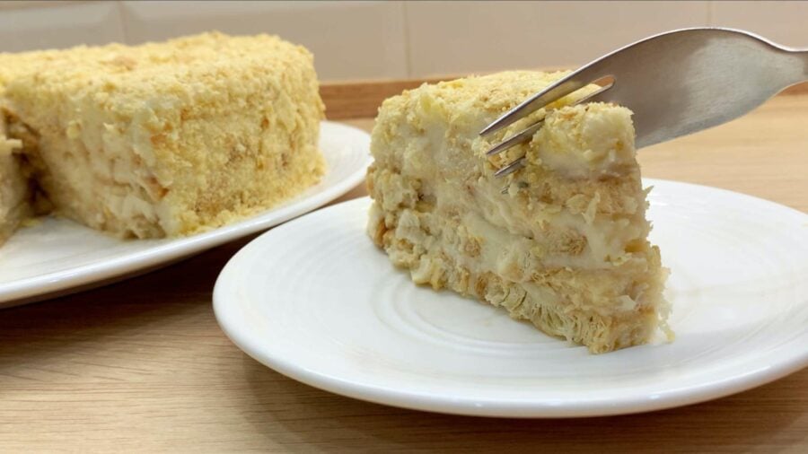 Рецепт смачного торту без випічки із заварним кремом