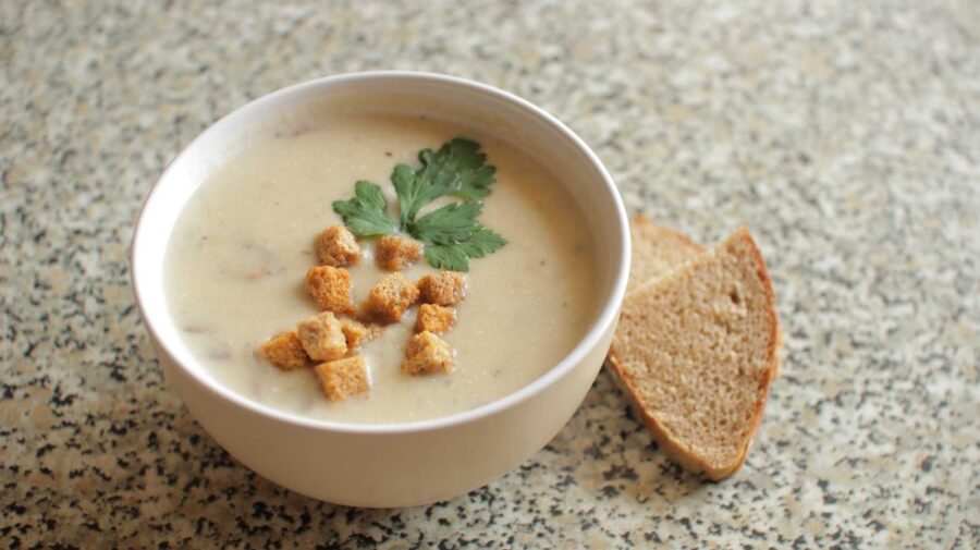 Рецепт кремового супу з куркою та сиром