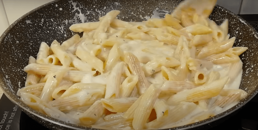 Рецепт дуже смачних макаронів у сирному соусі з простих продуктів