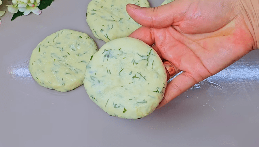 Рецепт пухких смажених пиріжків на картопляному тісті