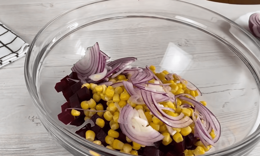 ецепт смачного і соковитого салату з буряка за 5 хвилин
