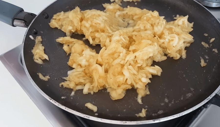 Рецепт домашніх рогаликів з яблуками за 15 хвилин