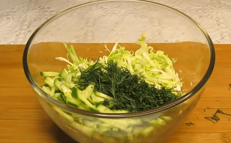 Рецепт нового салату з молодої капусти