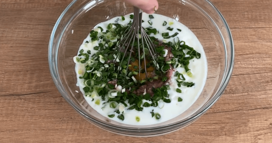 Рецепт соковитих і ніжних м'ясних оладок на кефірі 