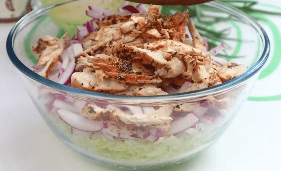 Рецепт смачного і легкого салату з куркою і овочами без майонезу