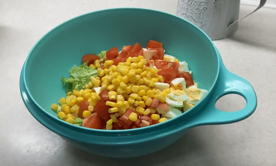 Рецепт святкового салату з пекінською капустою