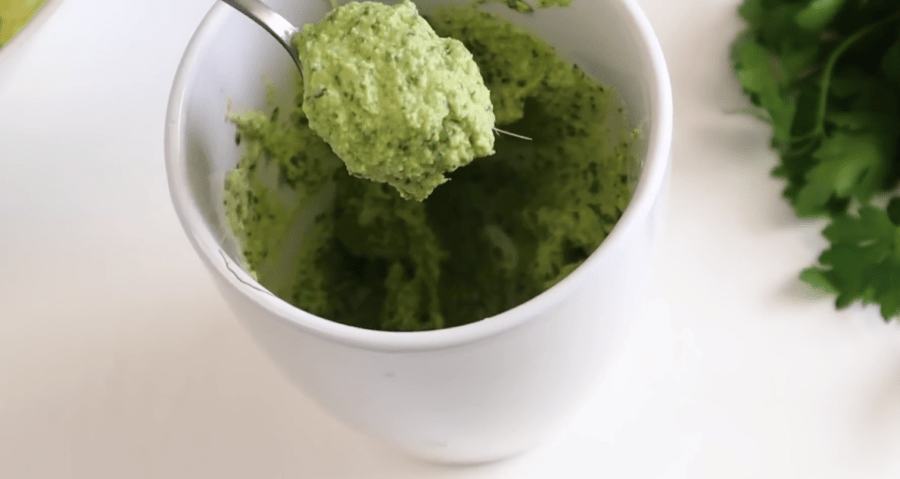 Рецепт весняного салату Подіум зі смачною зеленою заправкою