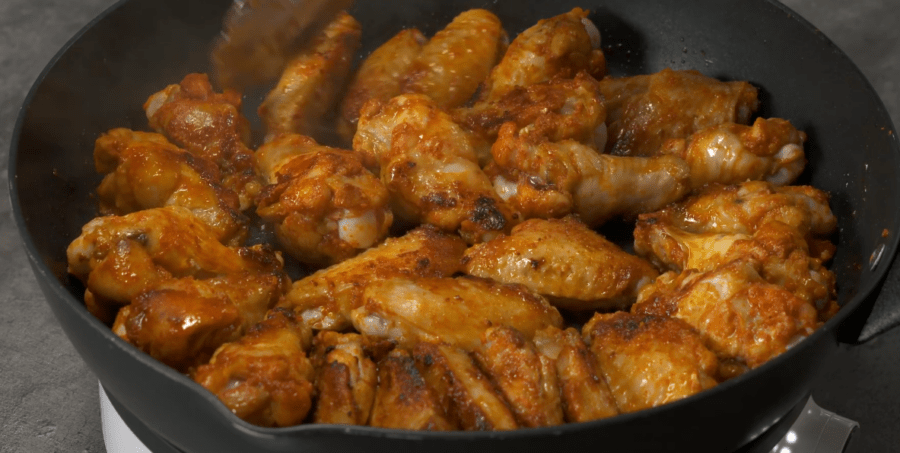 Рецепт смачних курячих крилець на сковороді без фритюру
