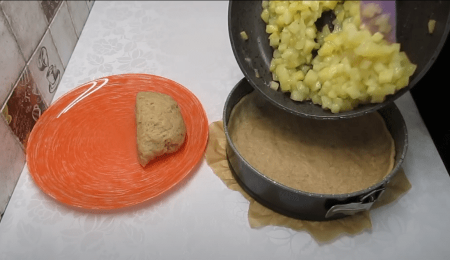 Рецепт пісного яблучного пирога без масла та яєць