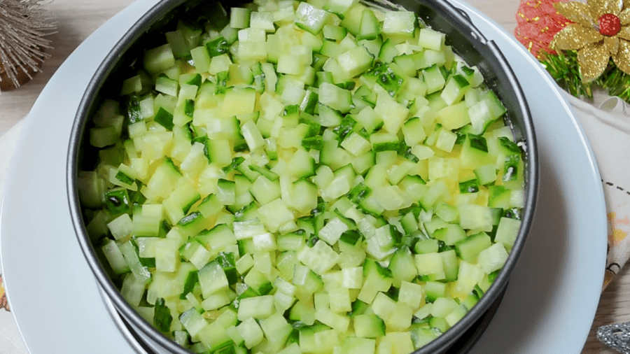 Рецепт смачного і соковитого салату з куркою