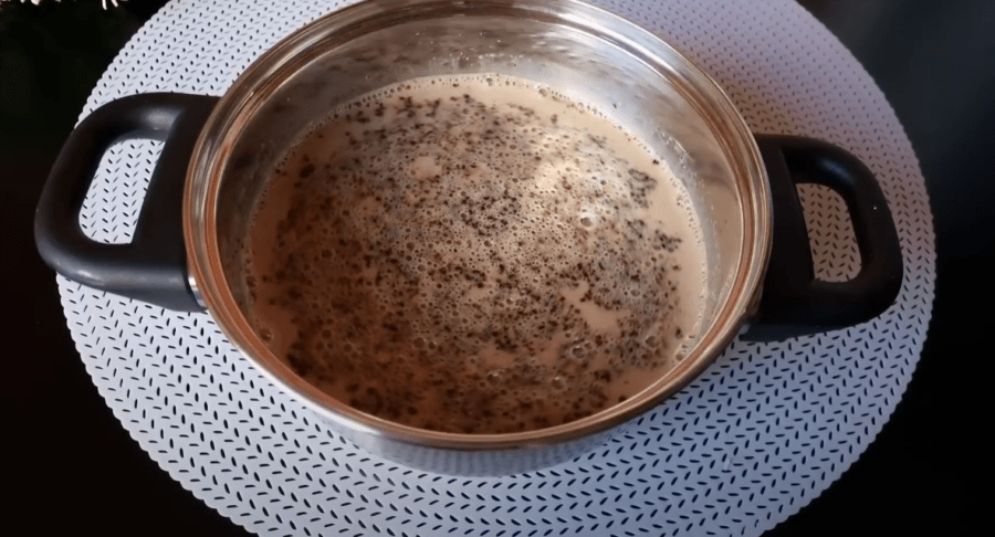Рецепт ніжного і повітряного десерту з молока і розчинної кави