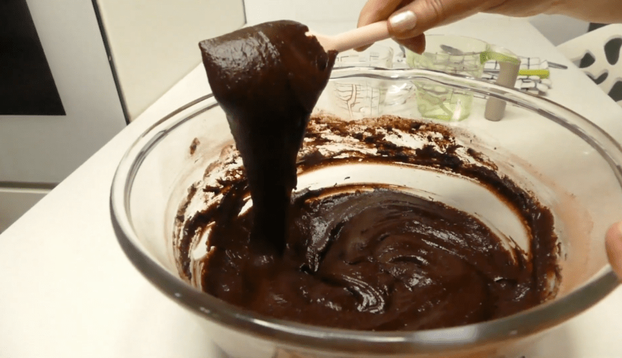 Рецепт вологого шоколадного пирога без яєць і молока