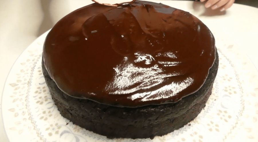 Рецепт вологого шоколадного пирога без яєць і молока