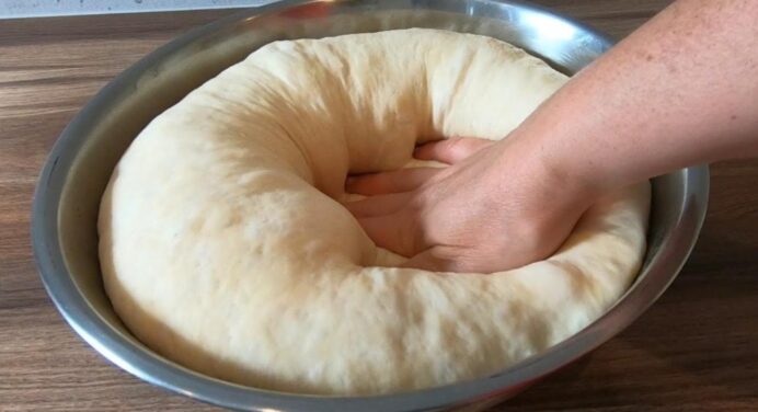 Оригінальне пиріжкове тісто, що підійде до будь-якої начинки: універсальний рецепт, яке годиться і для піци 