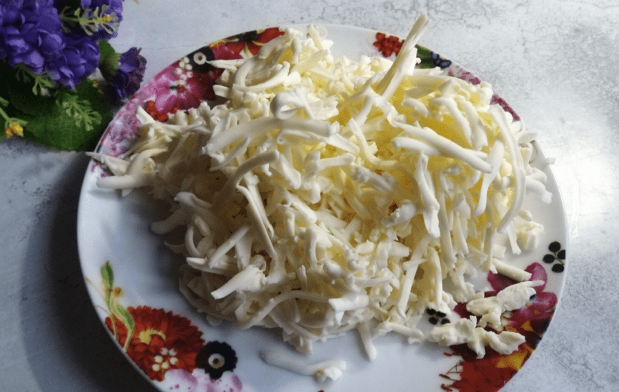 Рецепт святкового салату з плавленим сирком
