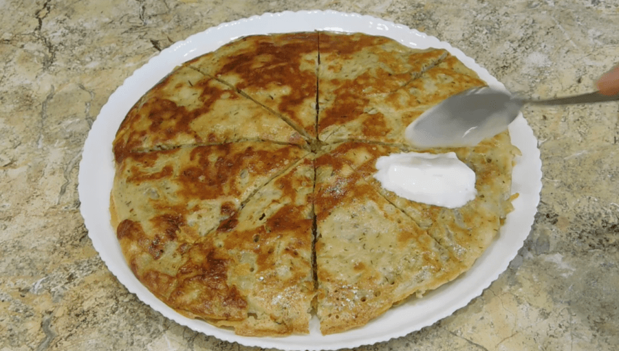 Рецепт сніданку: картопляний коржик на кефірі зі спеціями