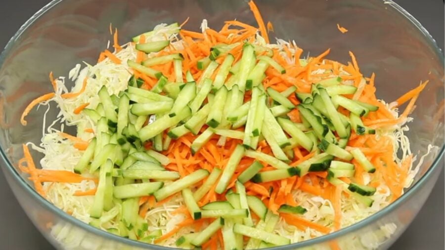 Корисний салат Вітамінний з овочима та особливою заправкою 