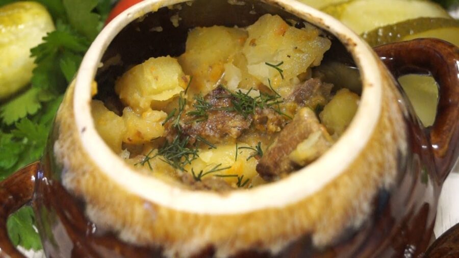 Смачний рецепт мʼяса з картоплею у горщиках 