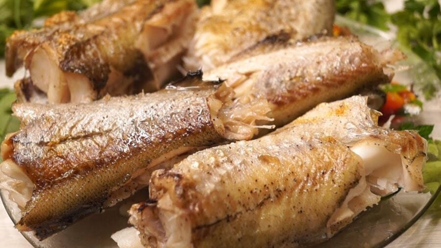 Кулінари розповіли, як швидко приготувати смачний делікатес зі звичайної риби минтай
